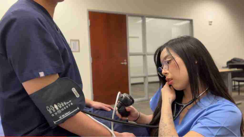 เอลลี่ ลีย์